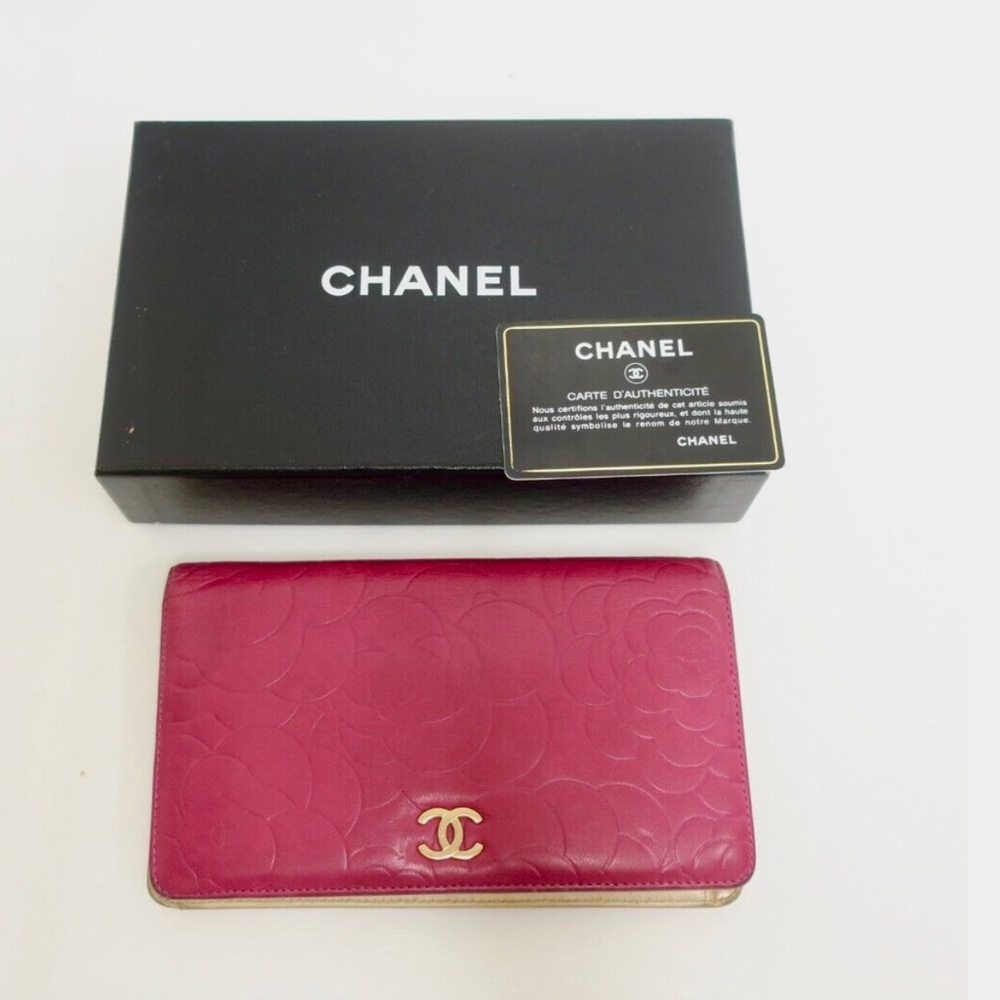 CHANEL Camellia Lether Bifold Wallet Whit Box and Card
